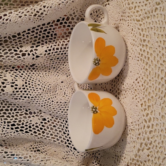 Floral mugs - Picture 2 of 2
